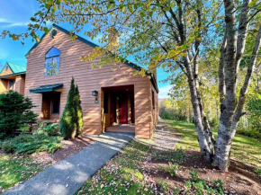 MWP69 Spacious 5-bedroom condo, partial Notch views, 2 min to skiing!